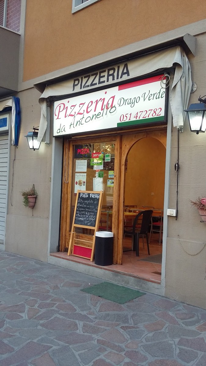 La facciata del Drago Verde su Via Toscana a Bologna